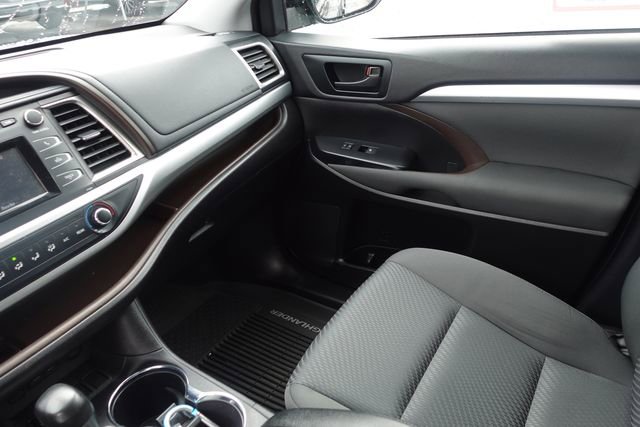 Certified 2019 Toyota Highlander LE FWD image 22