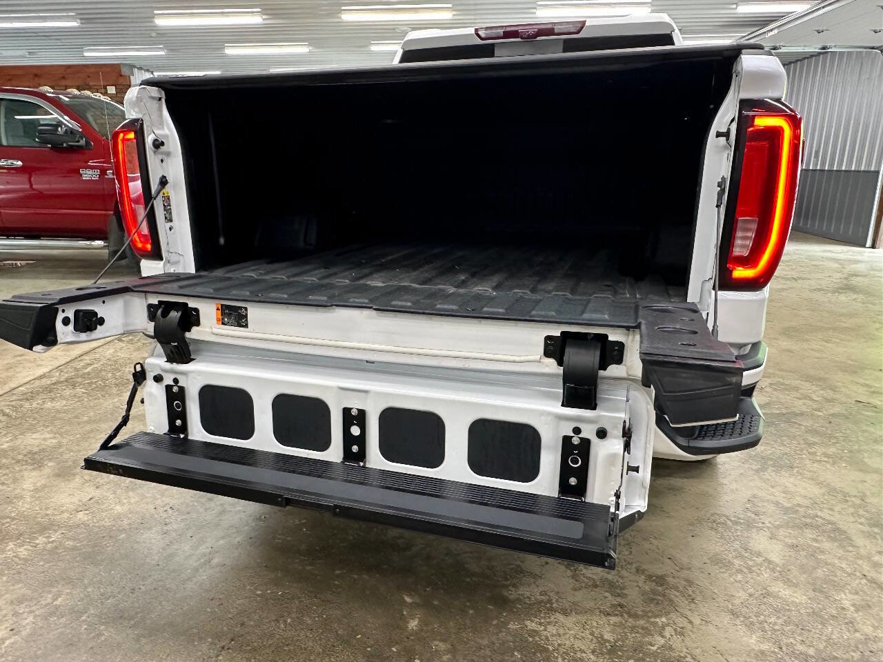 Used 2023 GMC Sierra 1500 Denali w/ Technology Package AWD/4WD image 10
