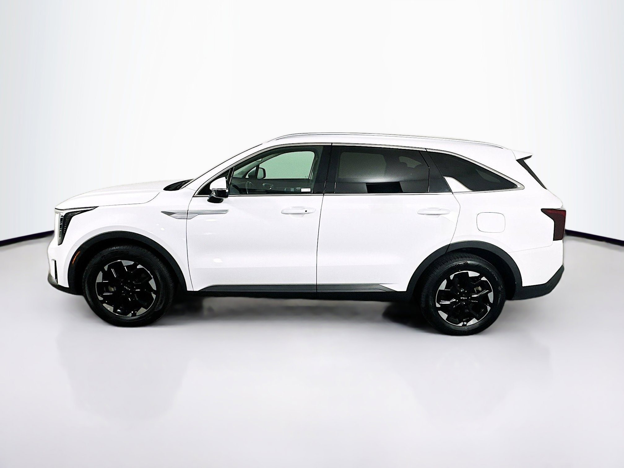 Used 2024 Kia Sorento S image 4