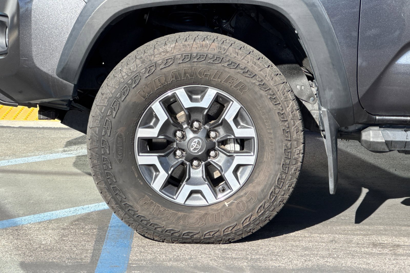 Used 2023 Toyota Tacoma TRD Off-Road image 33