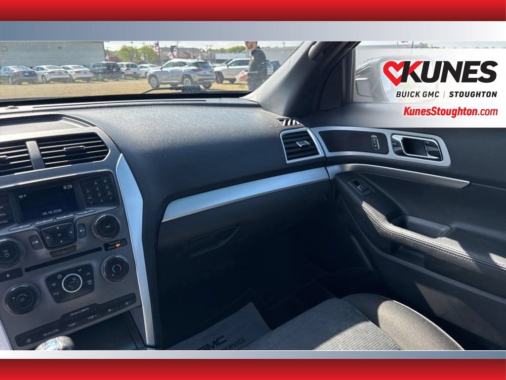 Used 2015 Ford Explorer XLT AWD/4WD image 41