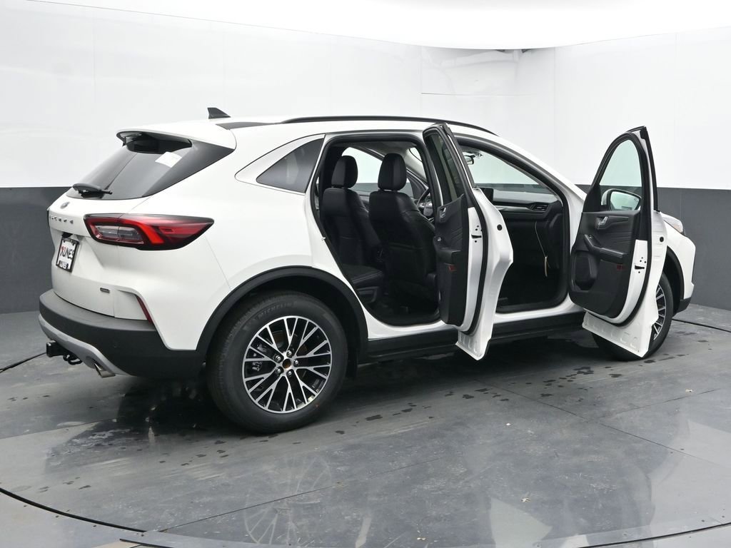 New 2026 Ford Escape SE w/ Class II Trailer Tow Package image 58
