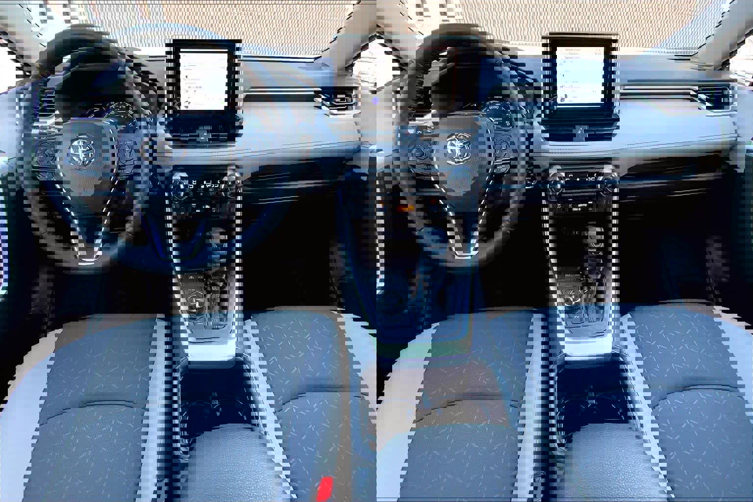 Used 2025 Toyota RAV4 XLE image 15