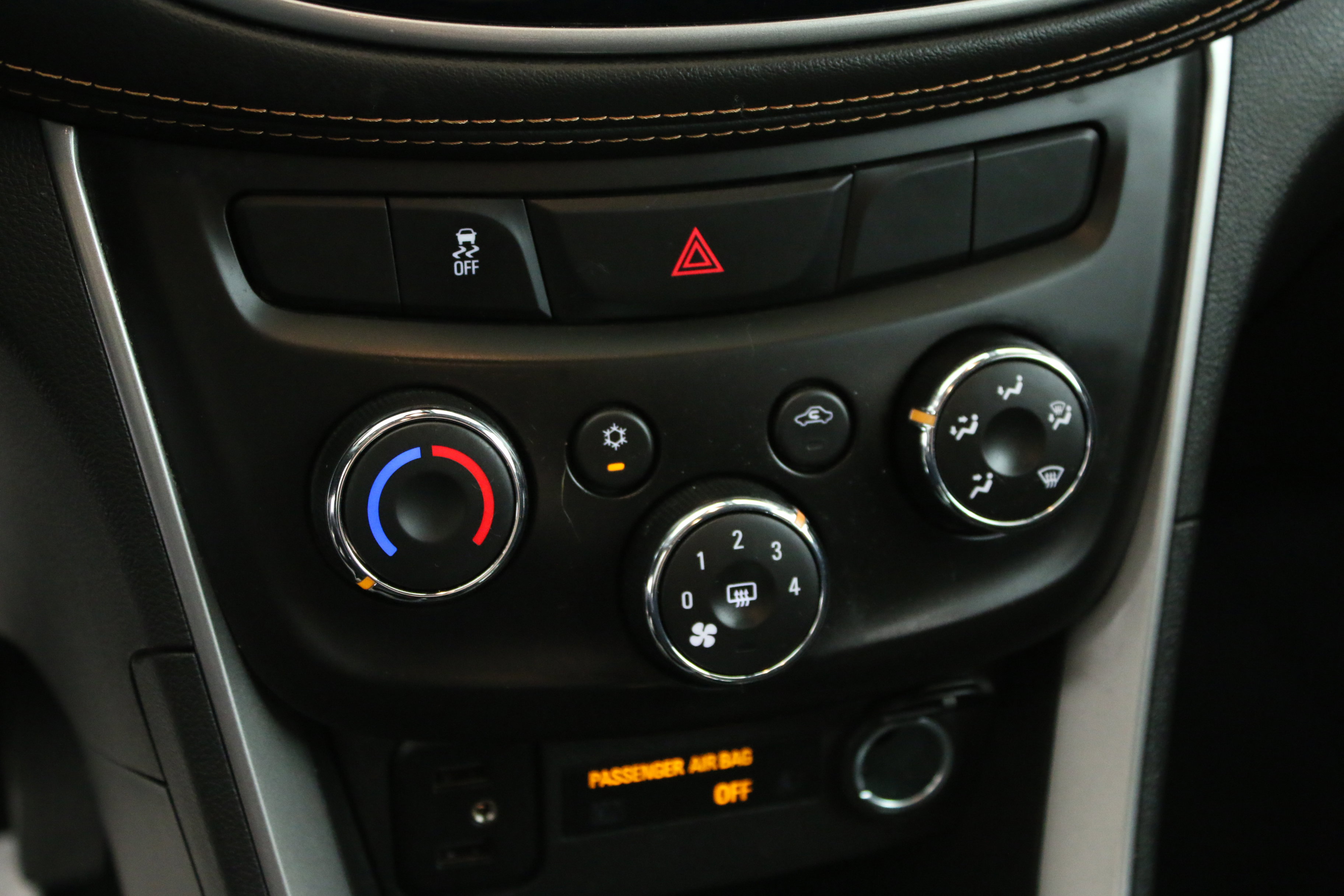 Used 2021 Chevrolet Trax LT AWD/4WD image 21