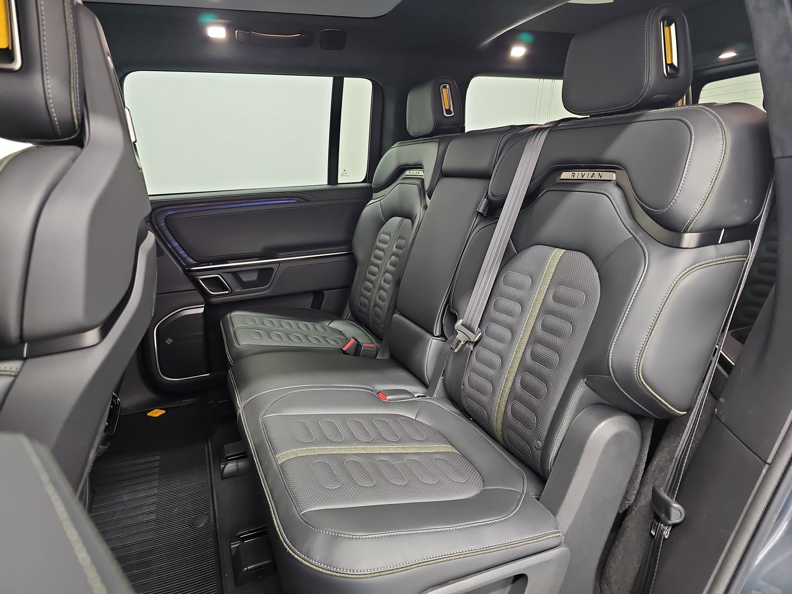 Used 2024 Rivian R1S Adventure AWD/4WD image 21