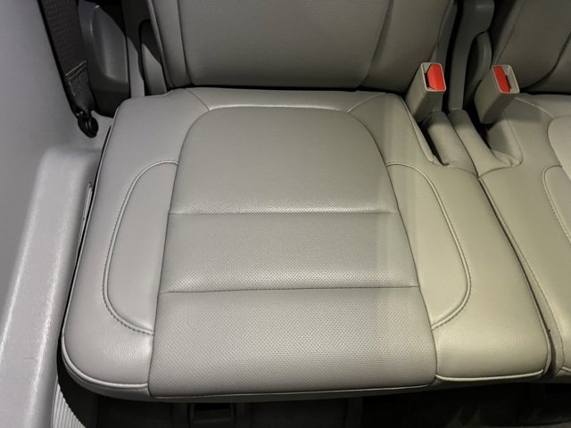 Used 2023 GMC Acadia SLT w/ Preferred Package image 27