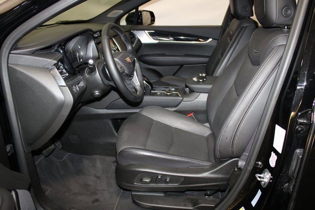 Used 2025 Cadillac XT5 Premium Luxury image 8