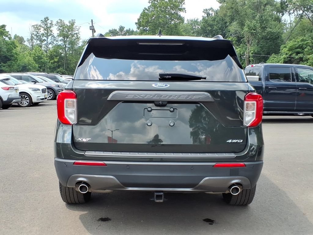 Used 2022 Ford Explorer XLT w/ Equipment Group 202A AWD/4WD image 12