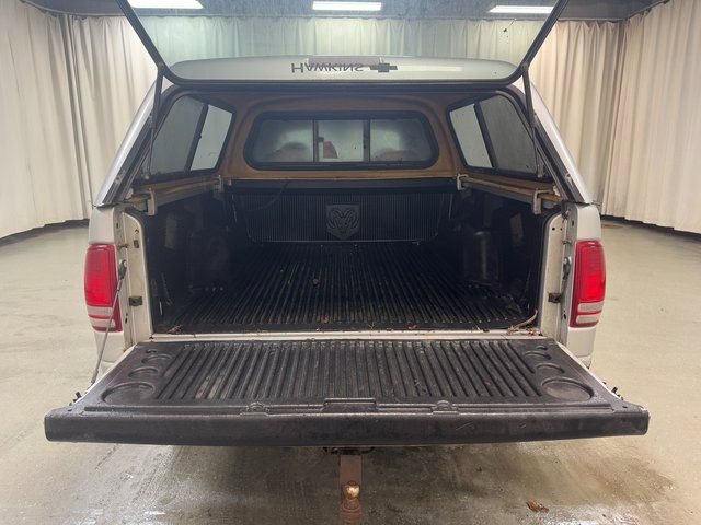 Used 2004 Dodge Dakota SLT w/ Deluxe Convenience Group image 8