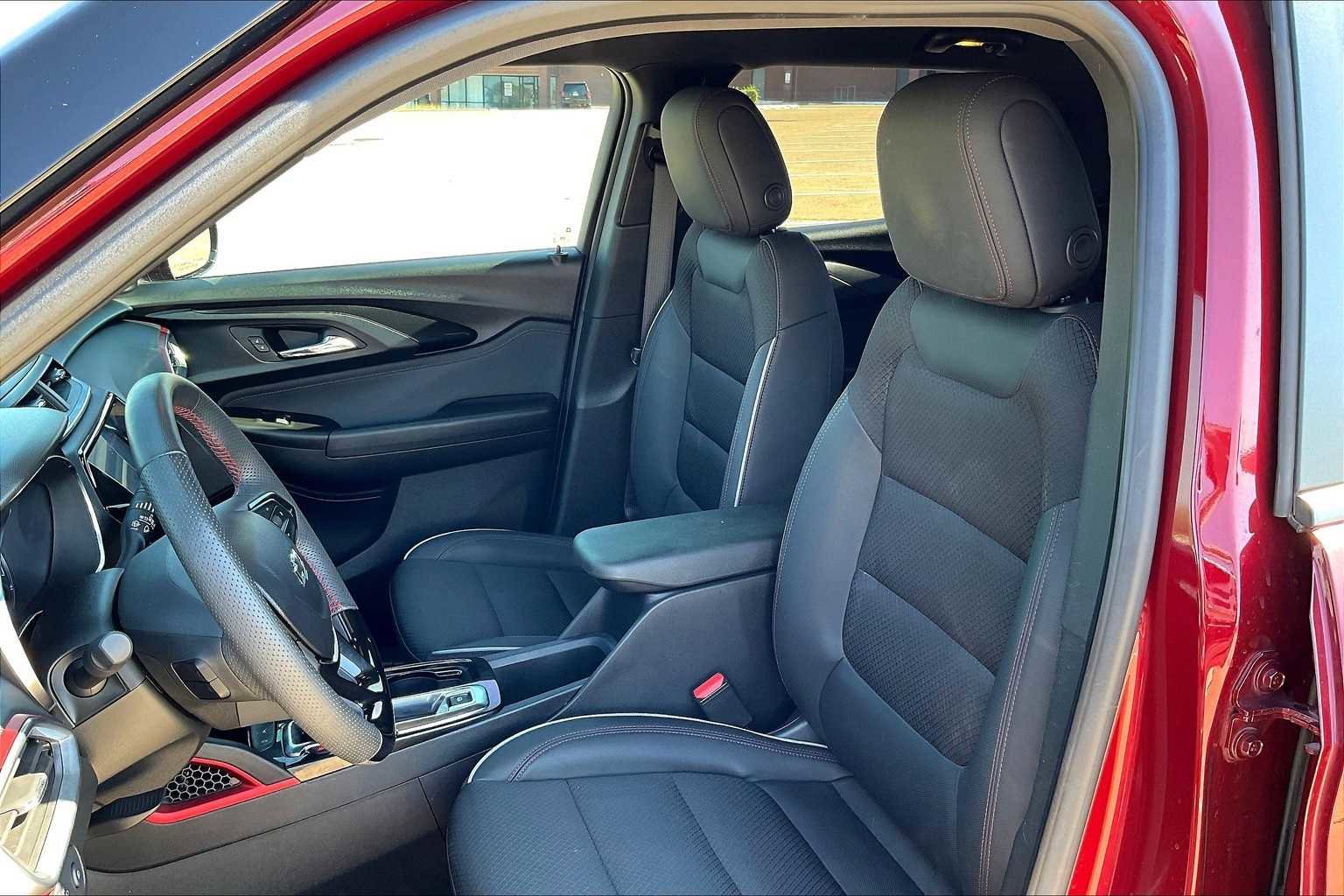 Used 2023 Chevrolet TrailBlazer RS w/ Sun and Liftgate Package image 11