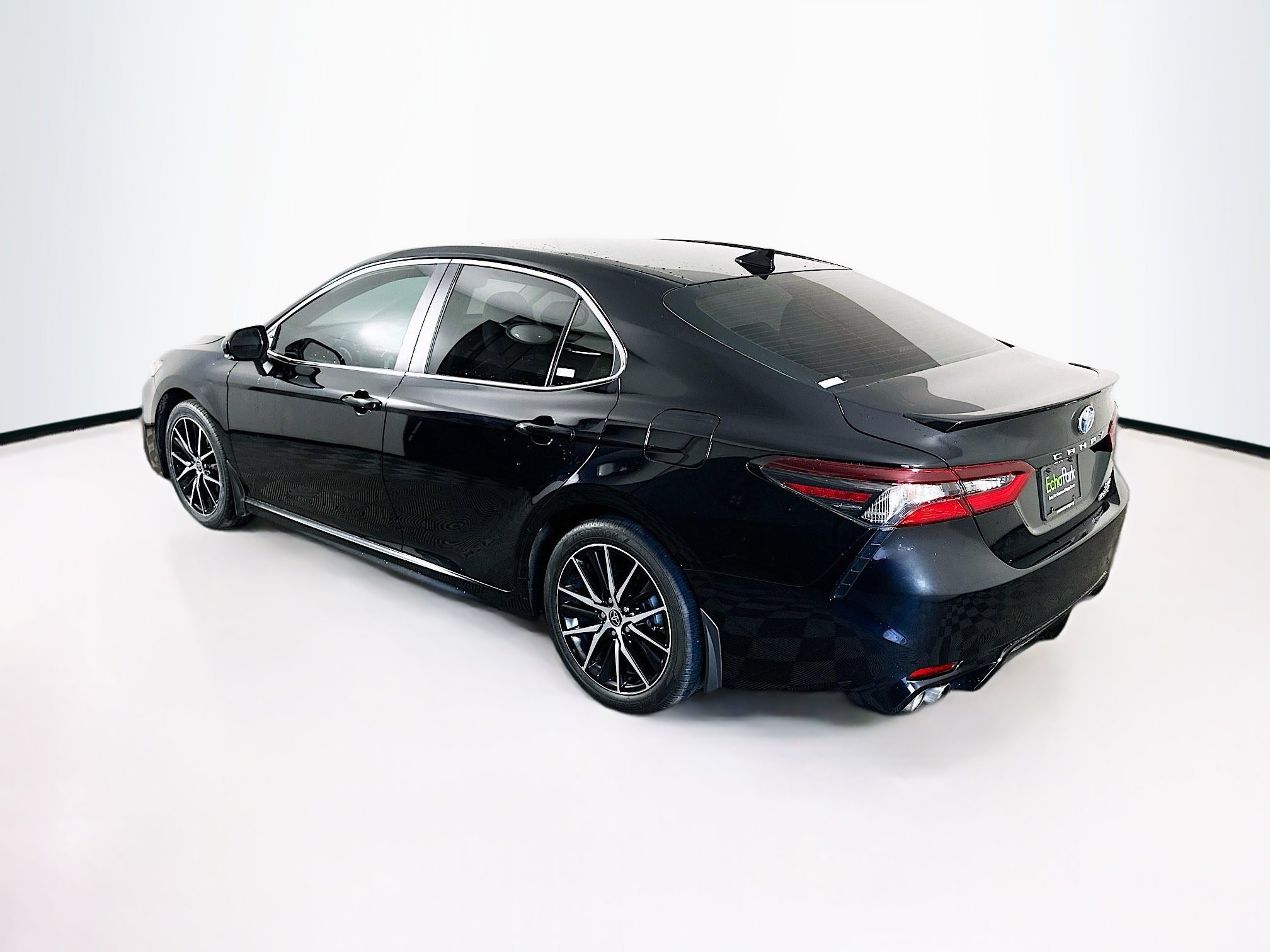 Used 2024 Toyota Camry SE image 5