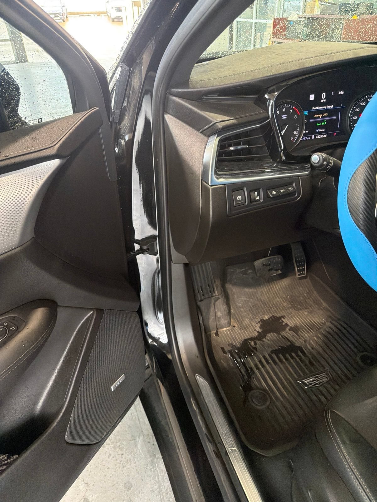 Used 2024 Cadillac XT5 Premium Luxury w/ Technology Package FWD image 8