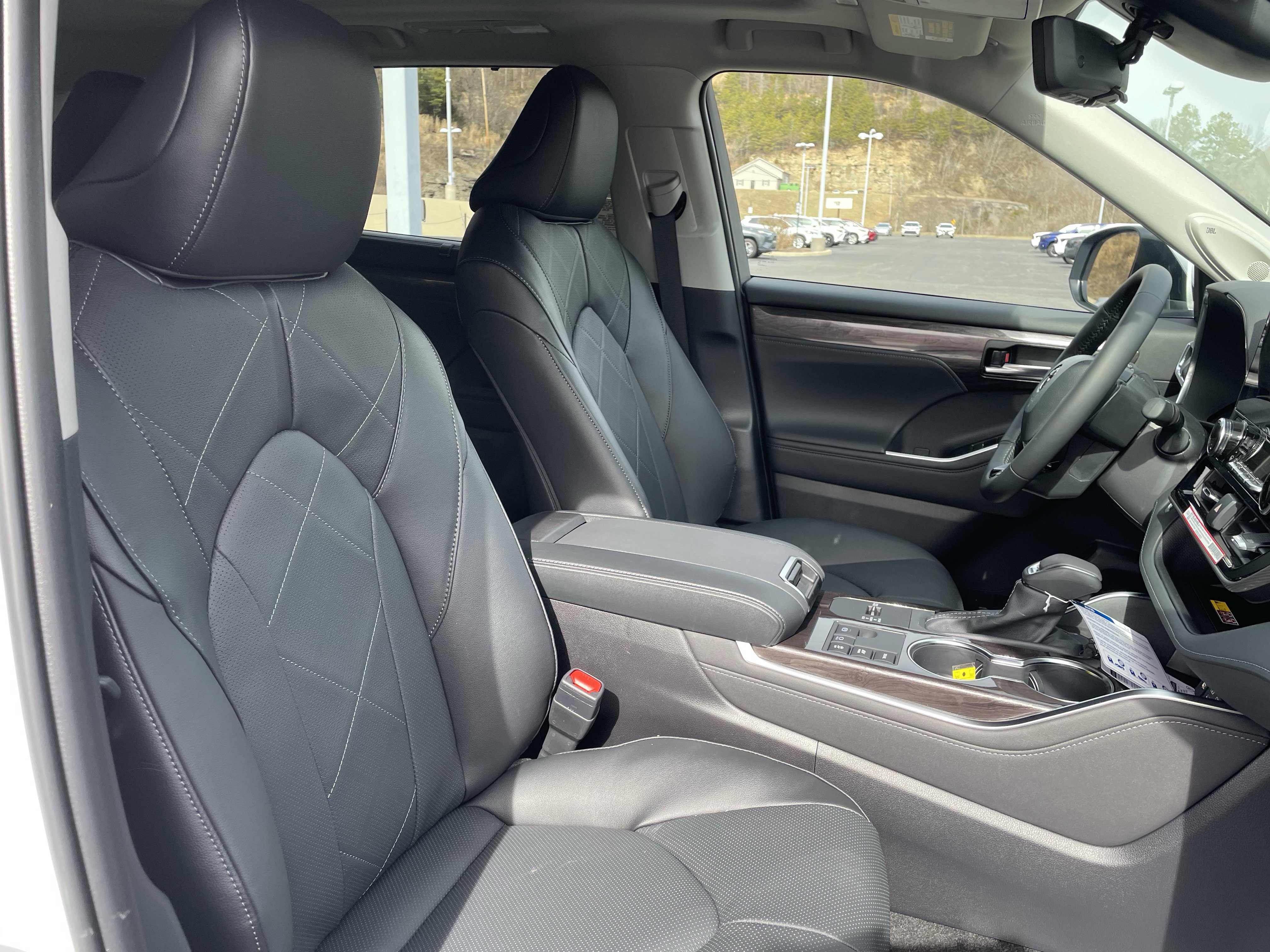 New 2026 Toyota Highlander Platinum image 24