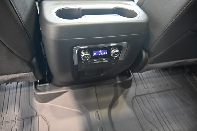 New 2026 GMC Yukon XL AT4 w/ AT4 Premium Package AWD/4WD image 32