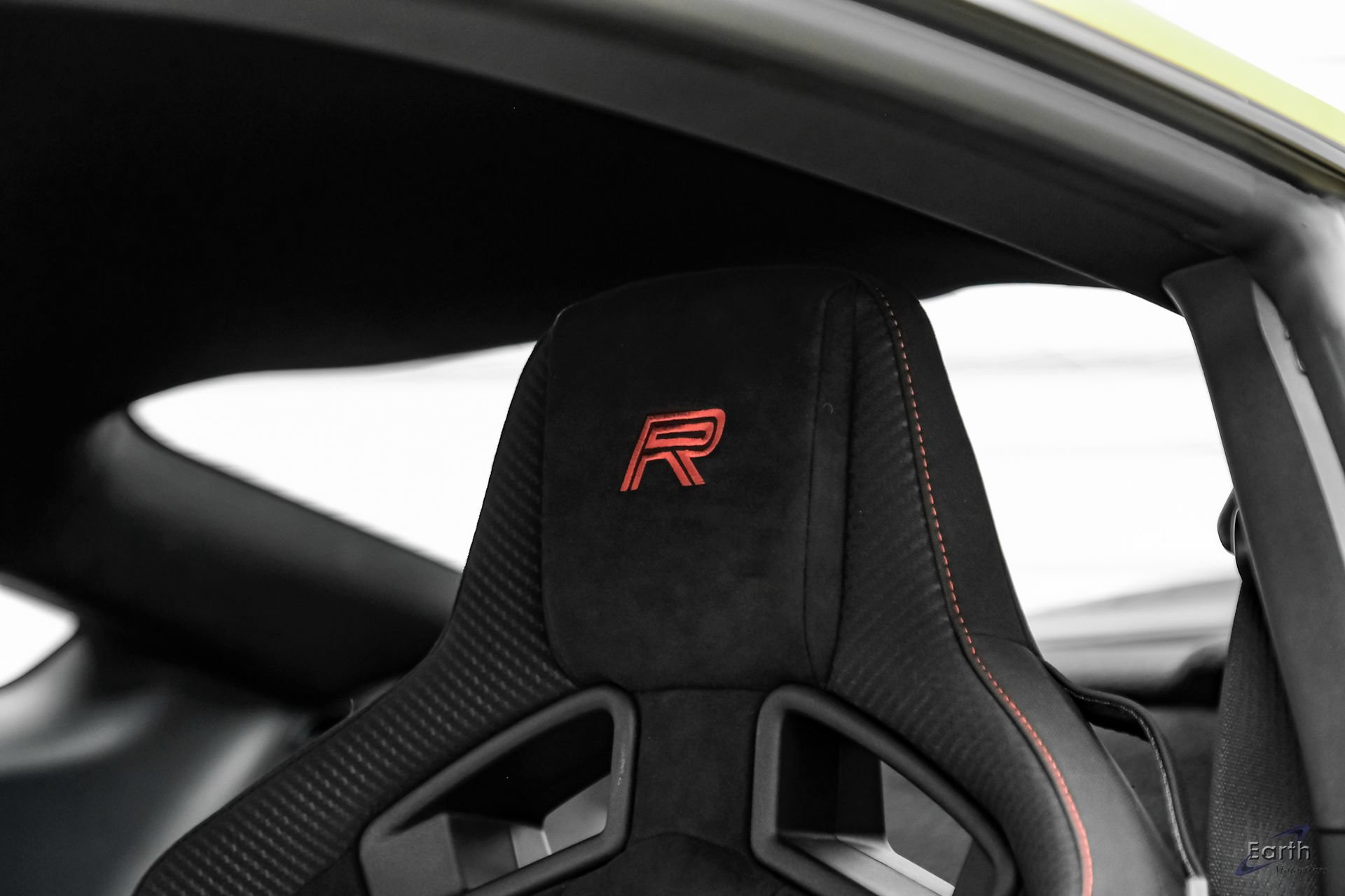 Used 2017 Ford Mustang Shelby GT350R w/ GT350R Equipment Group 920A RWD image 42