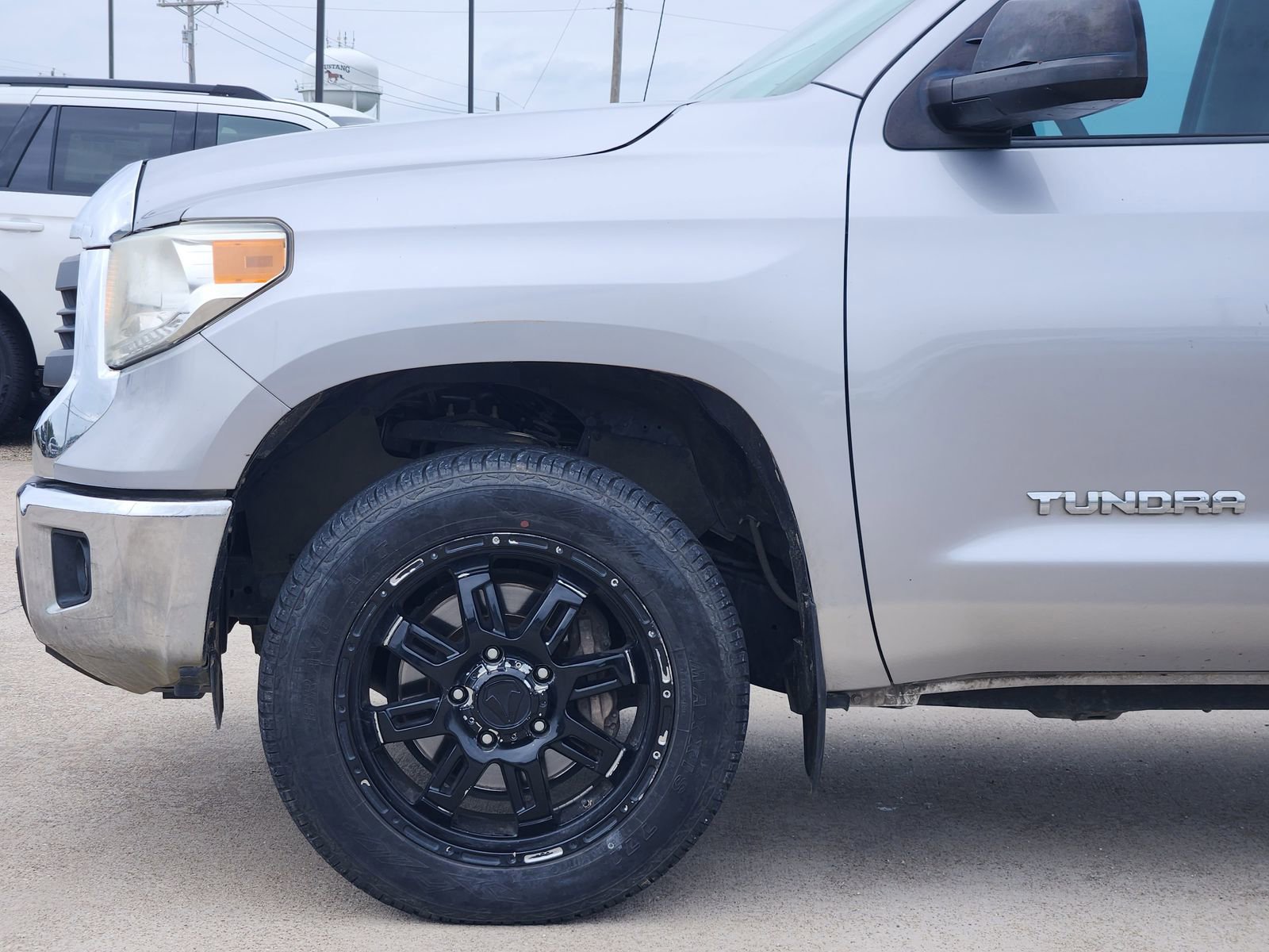 Used 2014 Toyota Tundra SR5 w/ SR5 Upgrade Package RWD image 9