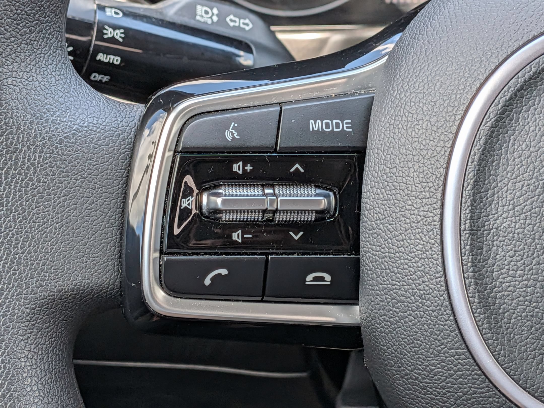 Used 2023 Kia Sorento LX FWD image 19