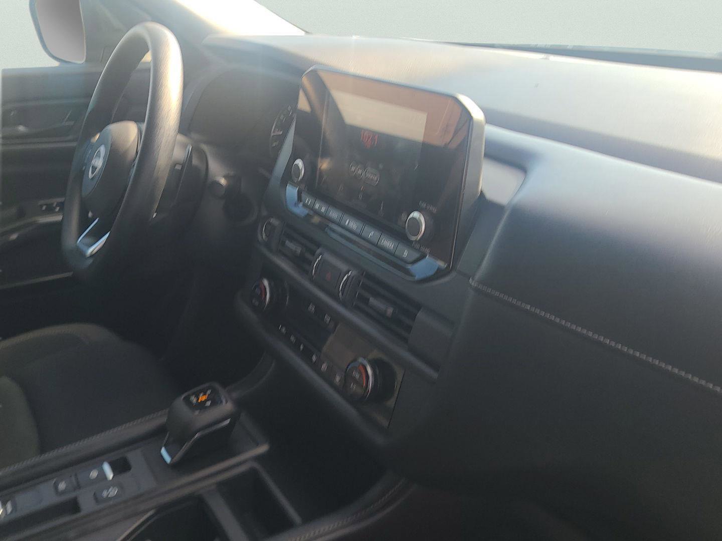 Used 2024 Nissan Pathfinder S image 10