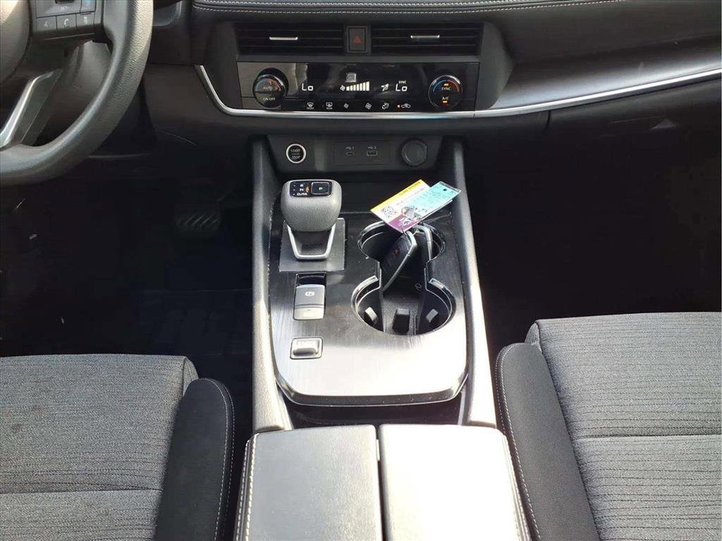 Used 2023 Nissan Rogue SV image 11