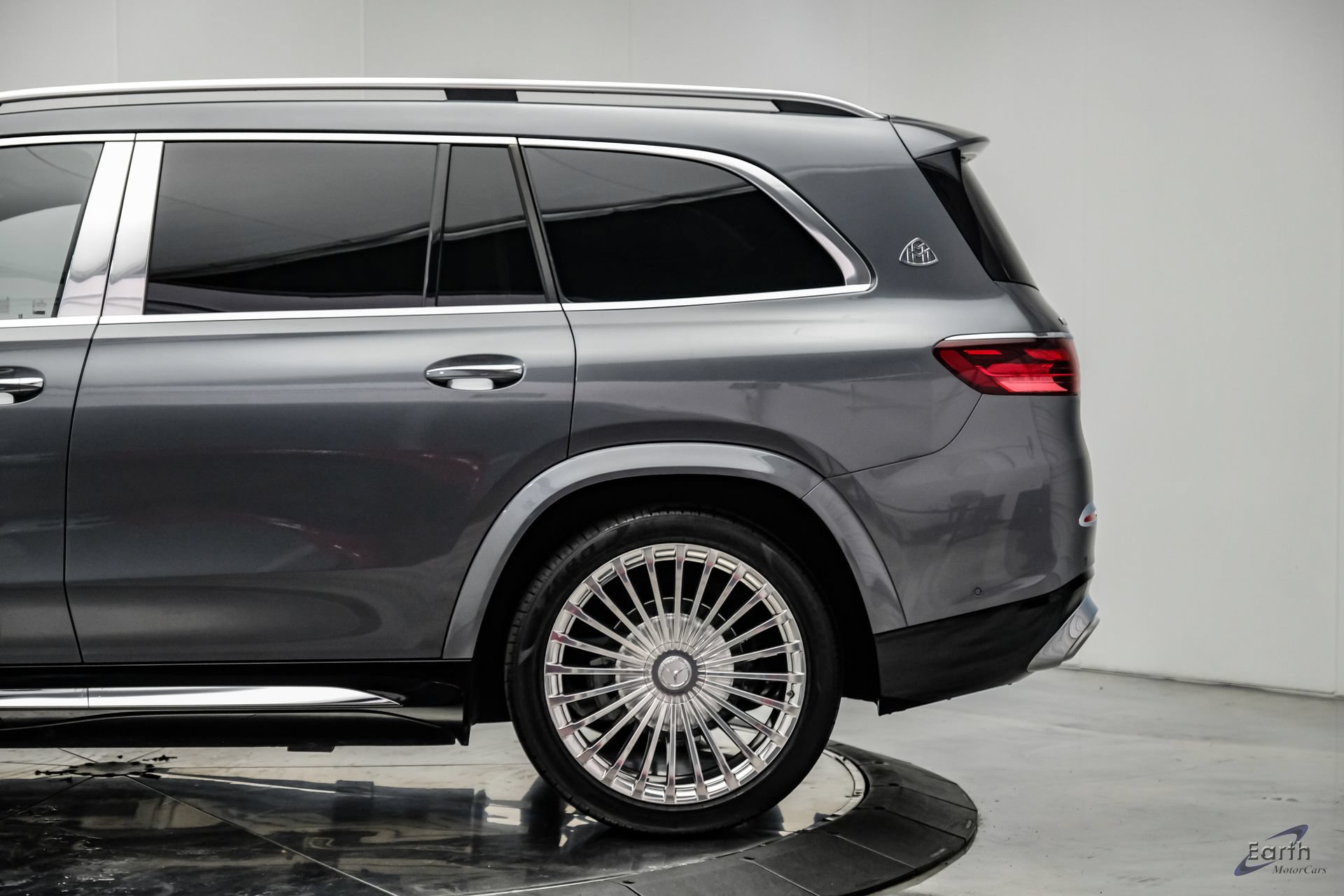 Used 2024 Mercedes-Benz Maybach GLS 600 4MATIC image 11