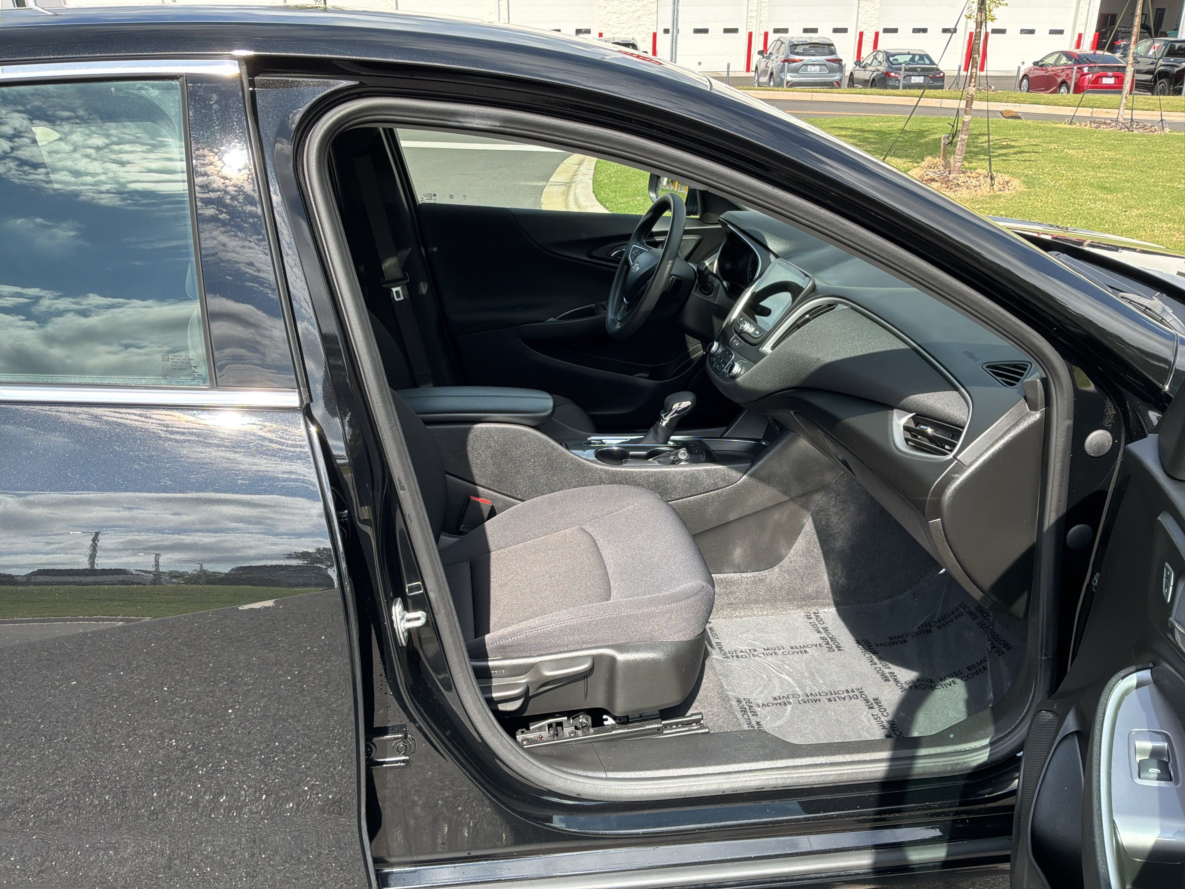 Used 2025 Chevrolet Malibu LT FWD image 32