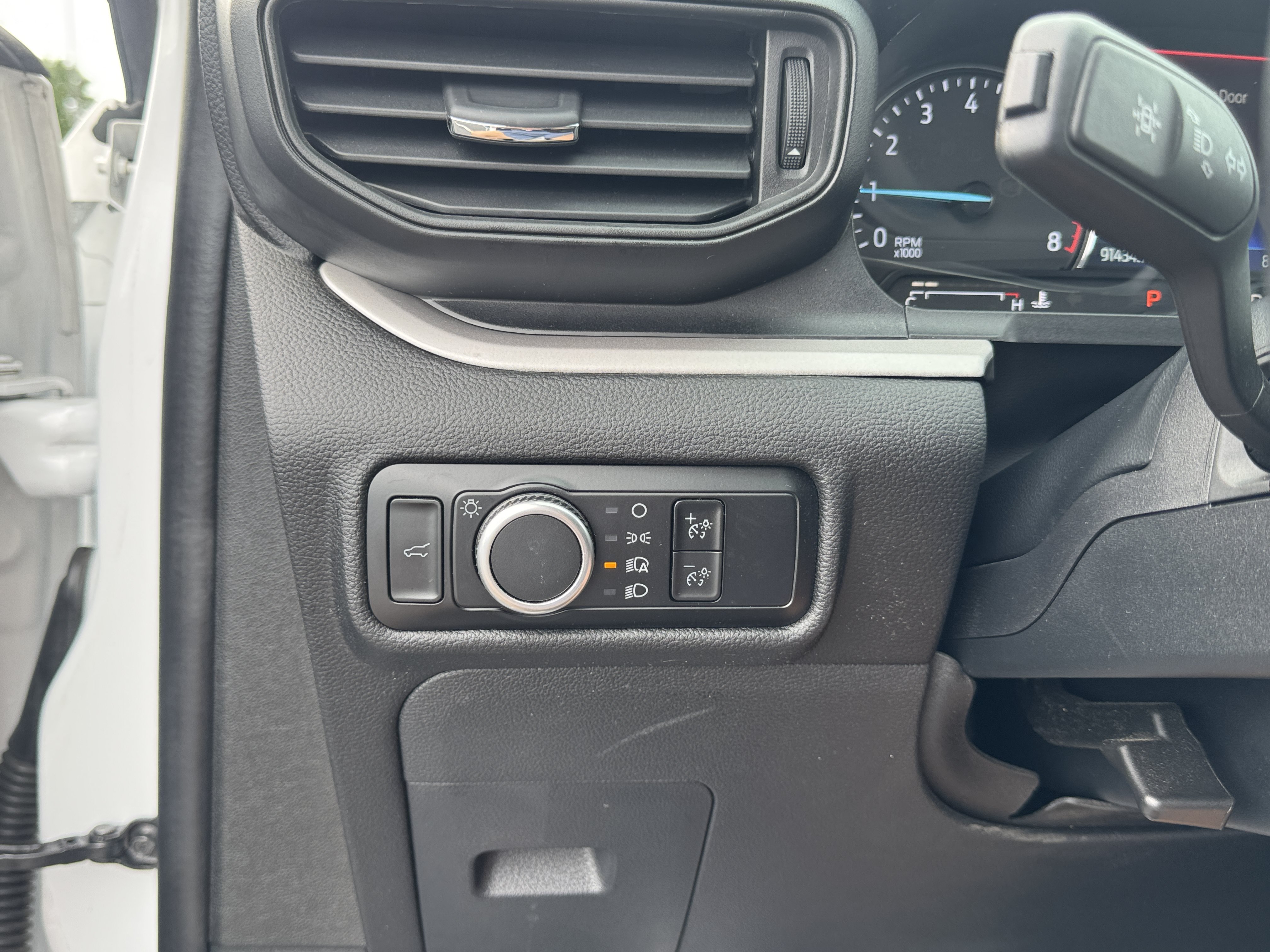Used 2023 Ford Explorer XLT AWD/4WD image 19