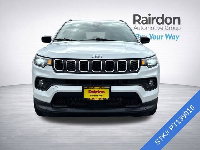 Used 2024 Jeep Compass Latitude AWD/4WD image 2