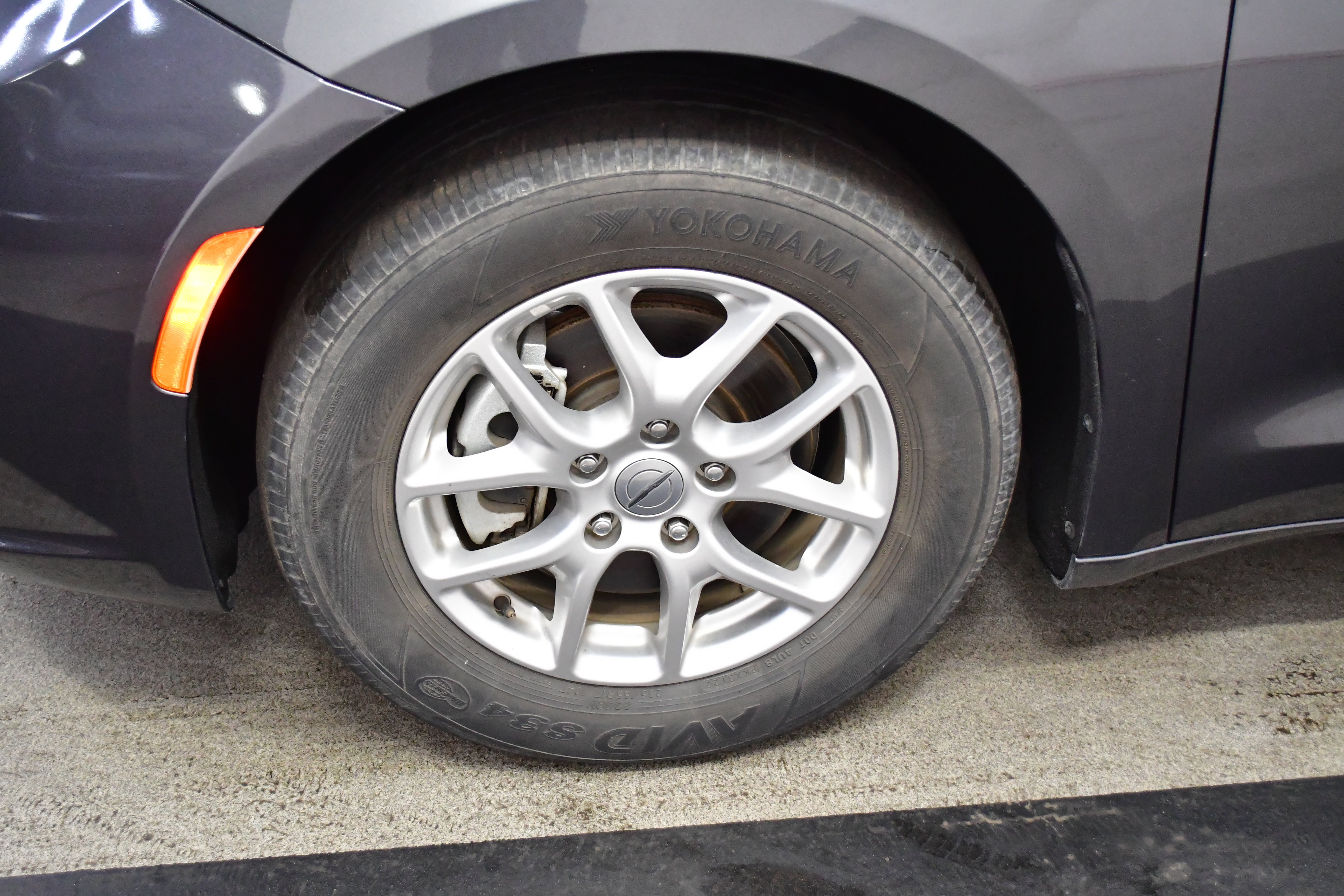 Used 2023 Chrysler Pacifica Touring-L image 78