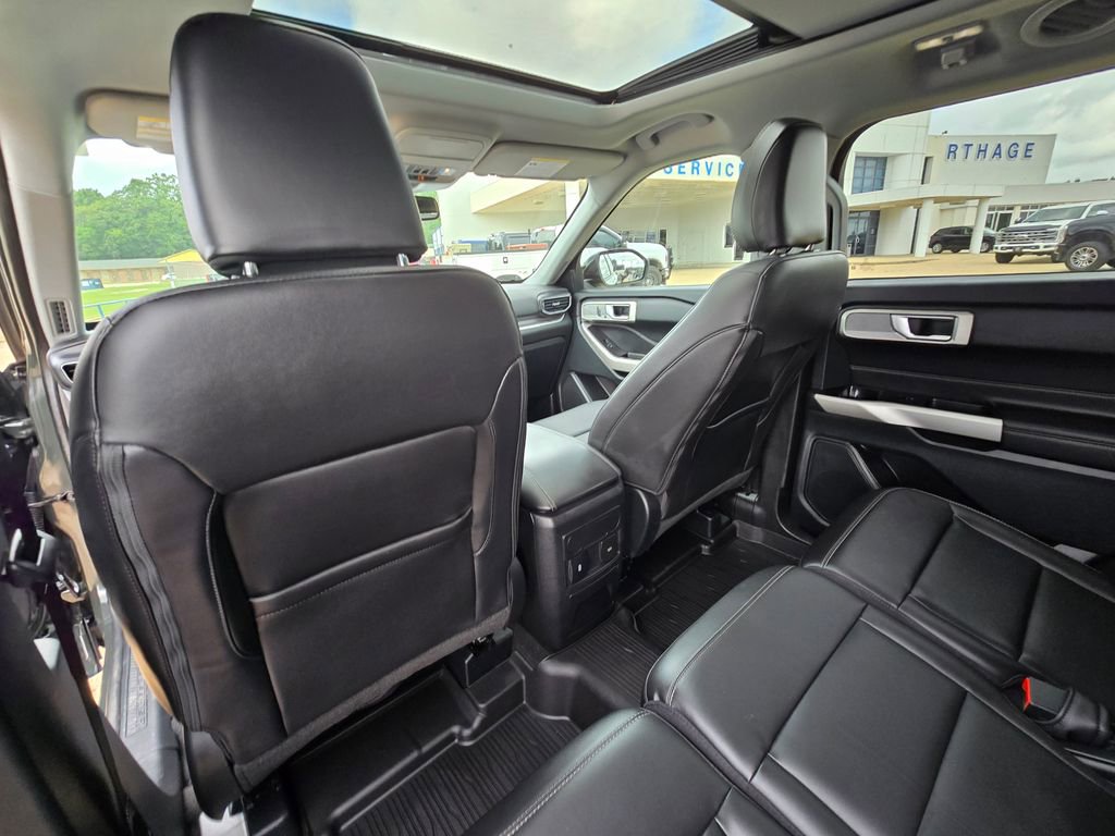 Used 2024 Ford Explorer XLT w/ Equipment Group 202A AWD/4WD image 18