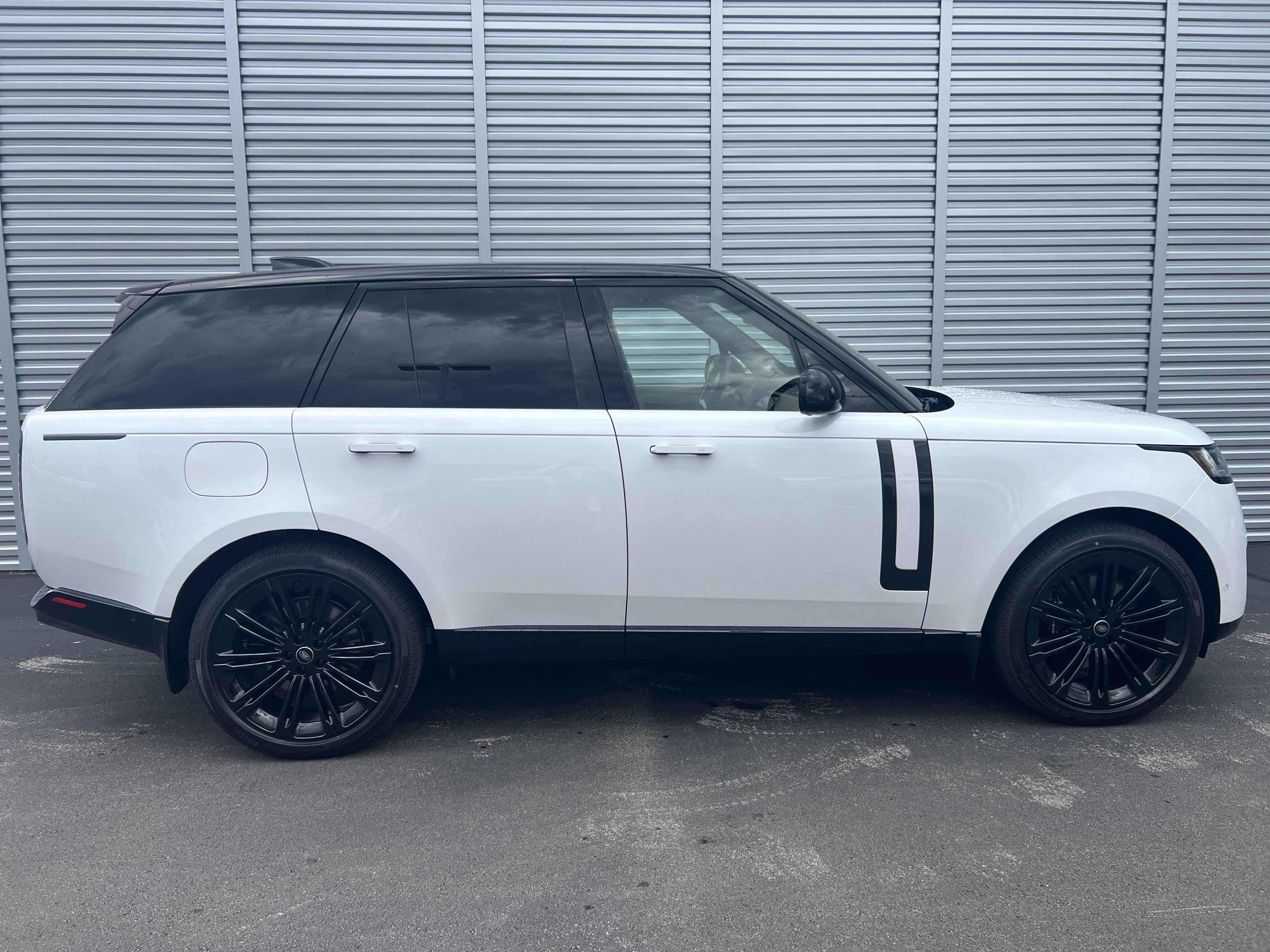New 2025 Land Rover Range Rover SE image 6