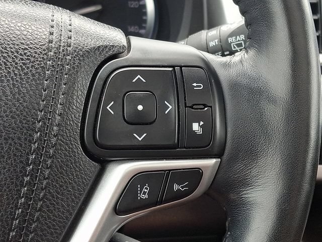 Used 2017 Toyota Highlander Limited Platinum FWD image 30