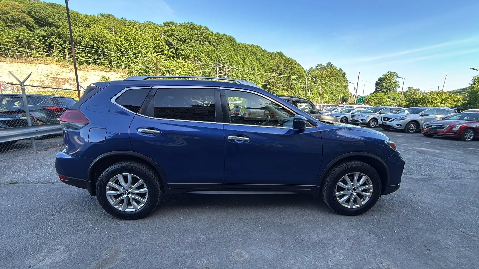 Used 2018 Nissan Rogue SV AWD/4WD image 3