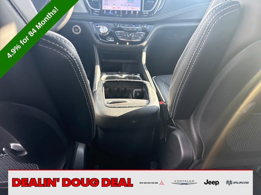 New 2026 Chrysler Pacifica Limited image 10