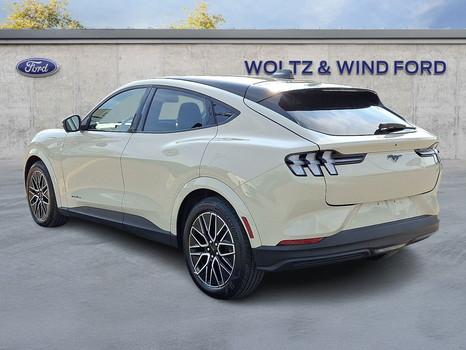 Used 2025 Ford Mustang Mach-E Premium AWD/4WD image 4