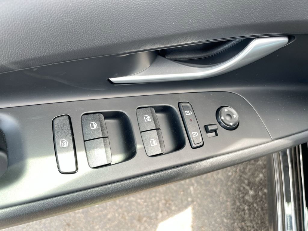 Used 2025 Hyundai Elantra Blue image 39