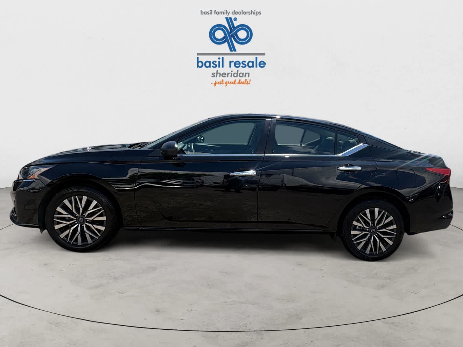 Used 2025 Nissan Altima 2.5 SV AWD/4WD image 3