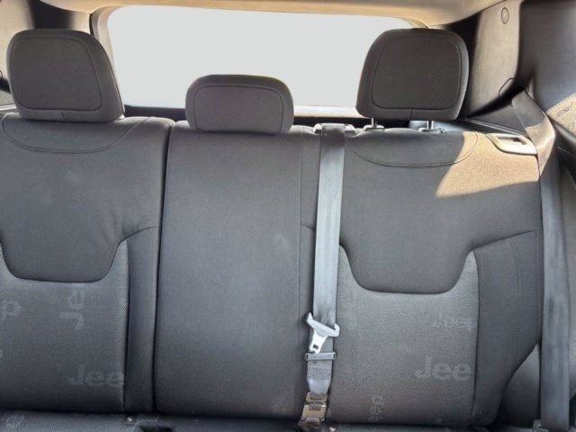 Used 2016 Jeep Renegade Latitude FWD image 27
