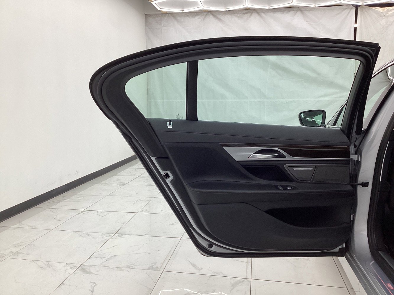 Used 2019 BMW 740i xDrive image 24