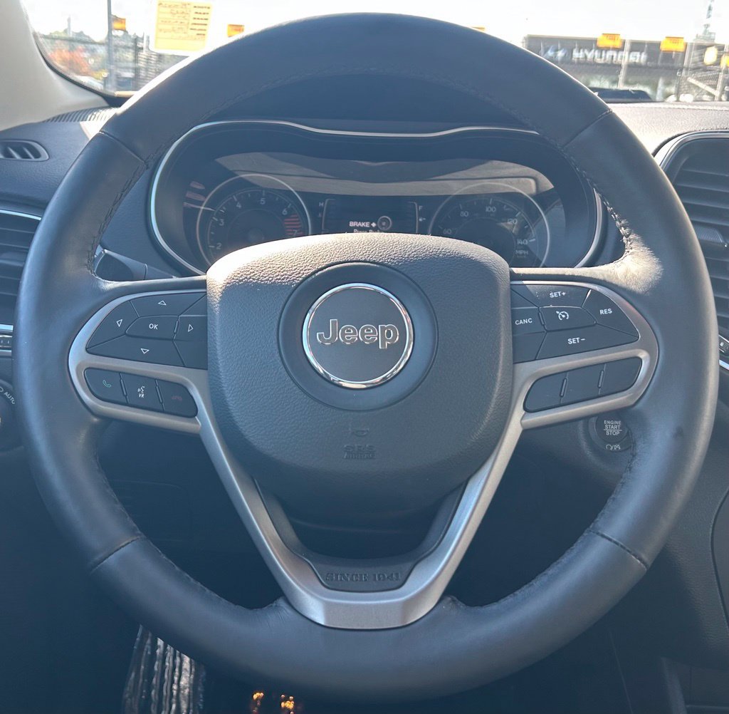 Used 2019 Jeep Cherokee Latitude Plus w/ Cold Weather Group AWD/4WD image 20