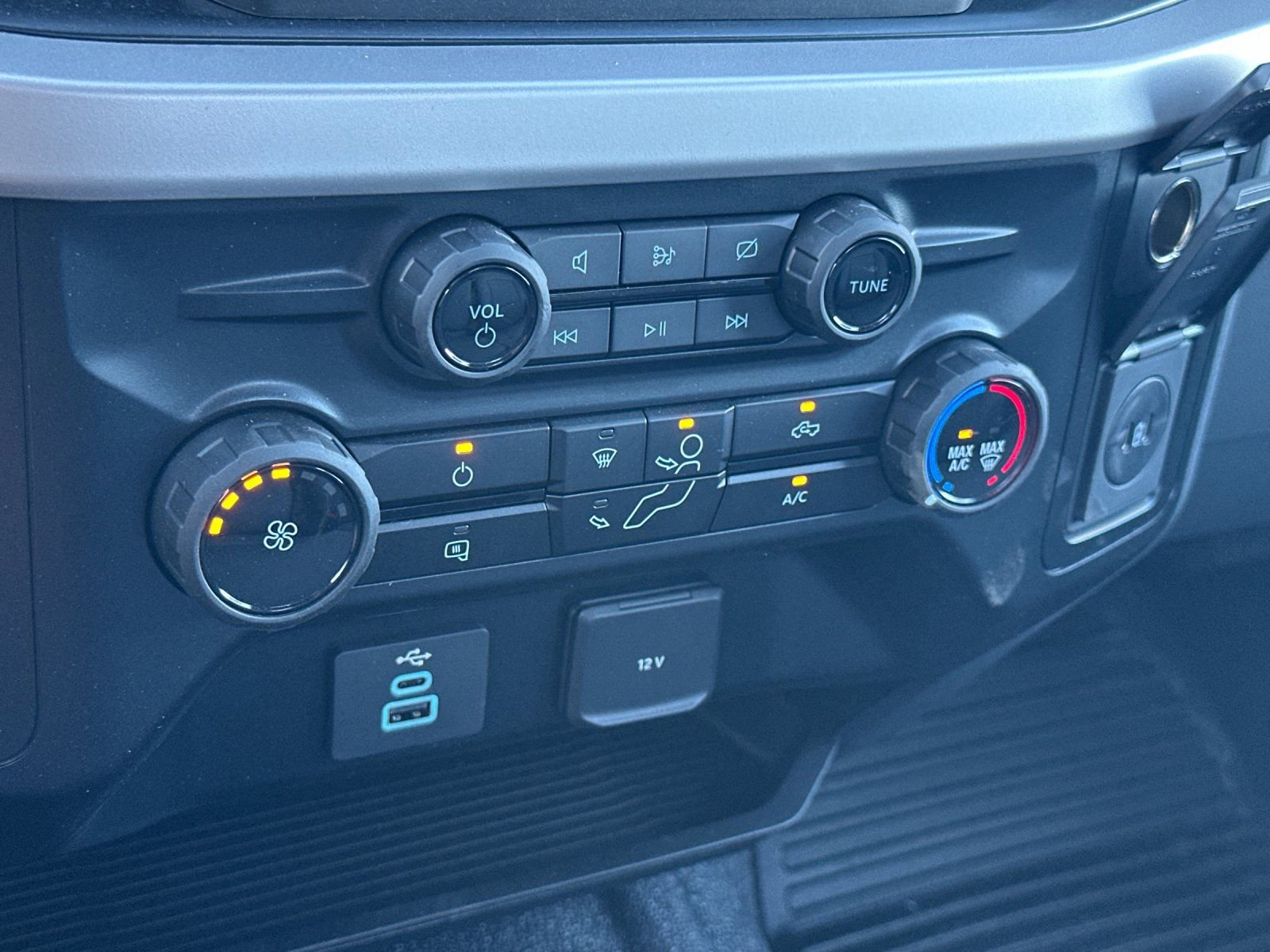 Used 2024 Ford F550 2WD Regular Cab Super Duty w/ XL Chrome Package image 21