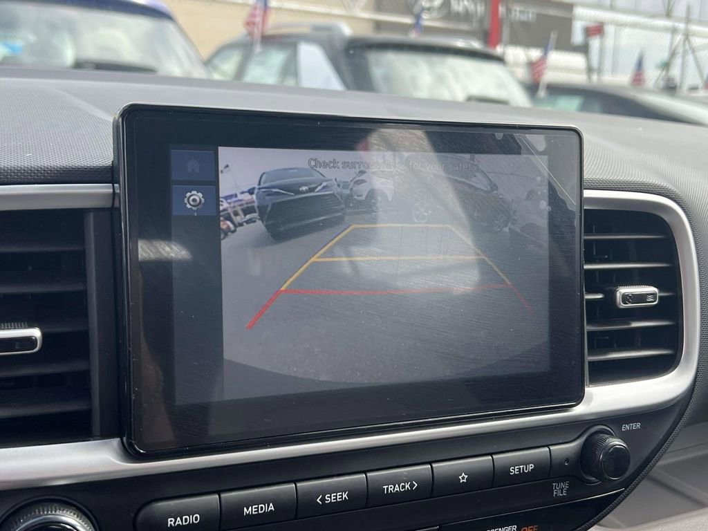 Certified 2025 Hyundai Venue SEL image 29