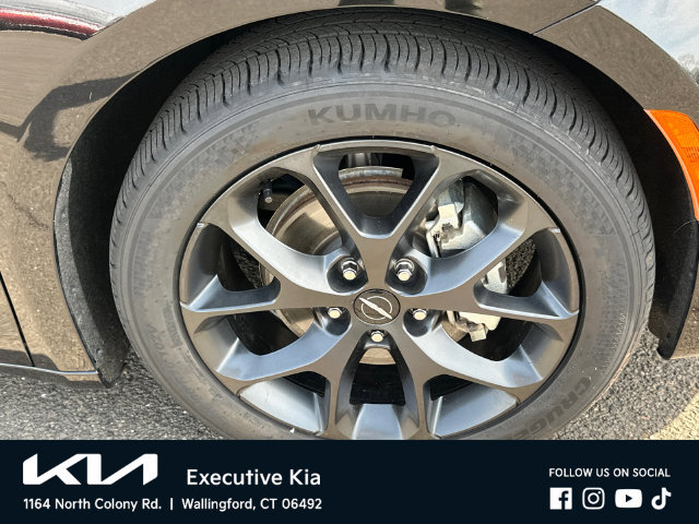 Used 2025 Chrysler Pacifica Limited FWD image 7