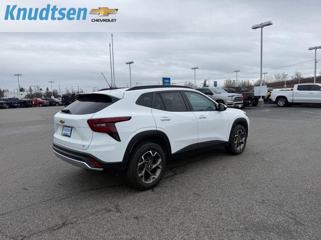 Used 2024 Chevrolet Trax LT w/ Driver Confidence Package image 7