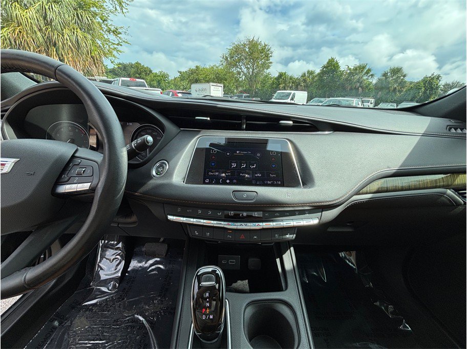 Used 2020 Cadillac XT4 Premium Luxury FWD image 11