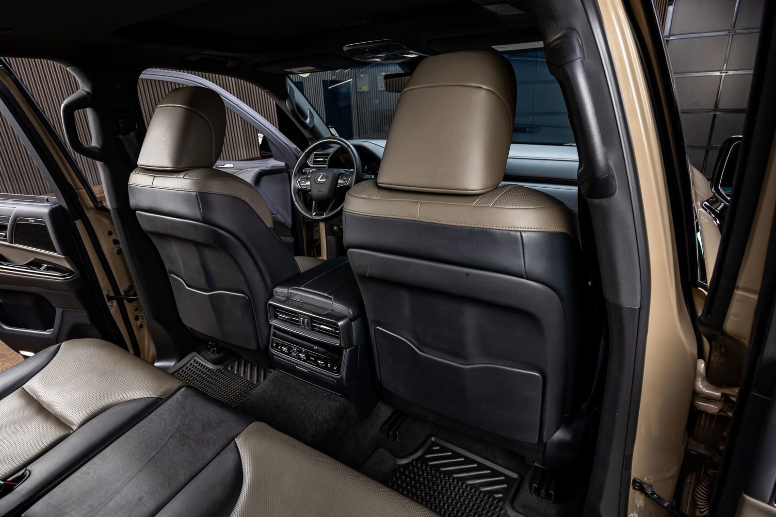 Used 2025 Lexus LX 700h Overtrail image 31