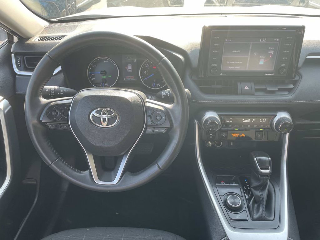 Used 2021 Toyota RAV4 XLE w/ XLE Grade Weather Package AWD/4WD image 17