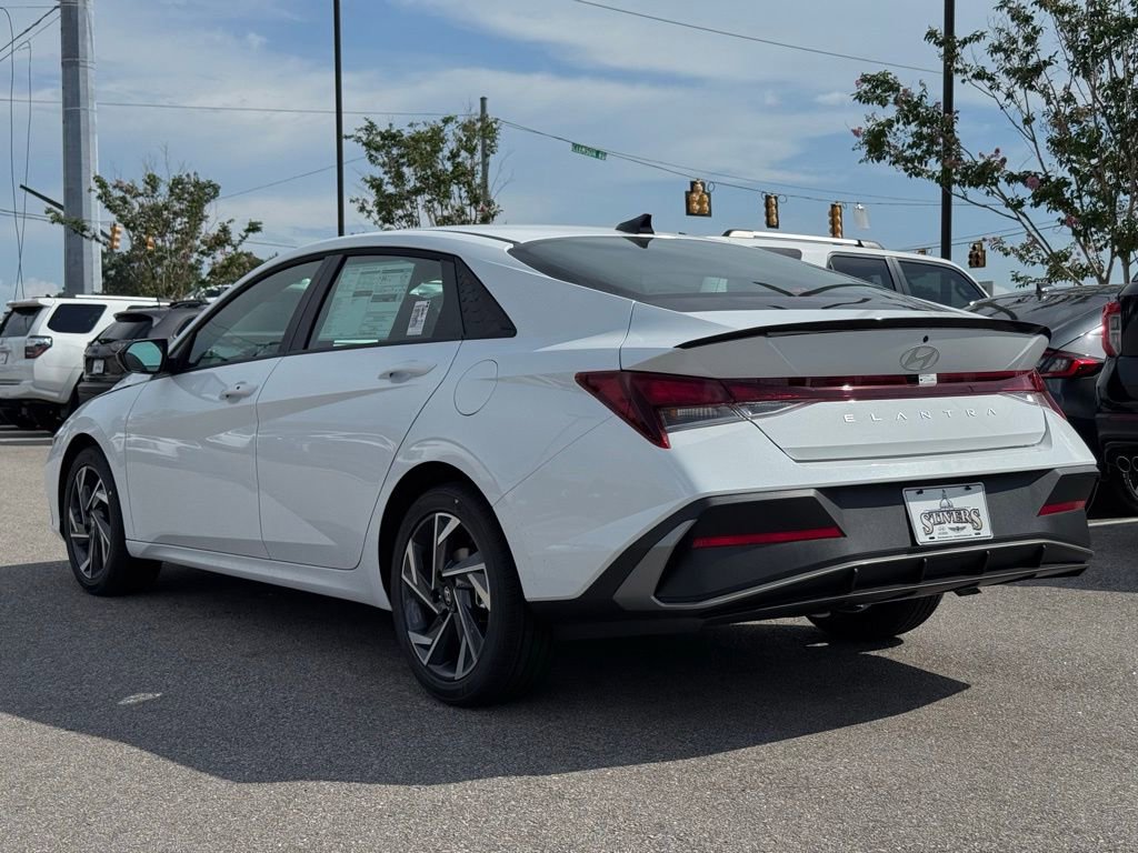 Used 2025 Hyundai Elantra Sport image 9