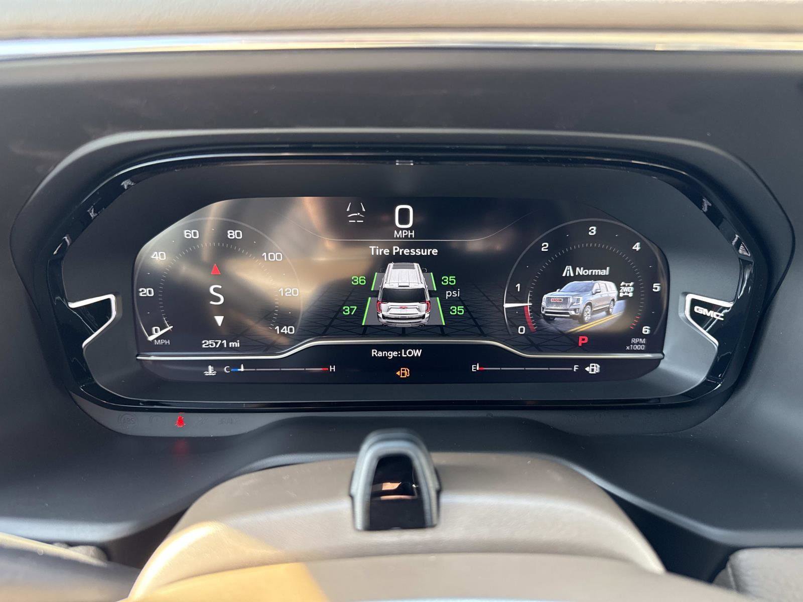 Used 2024 GMC Yukon XL Denali w/ Advanced Technology Package AWD/4WD image 10