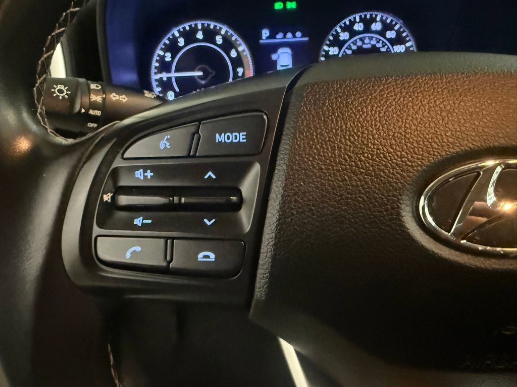 Certified 2022 Hyundai Venue SEL image 33