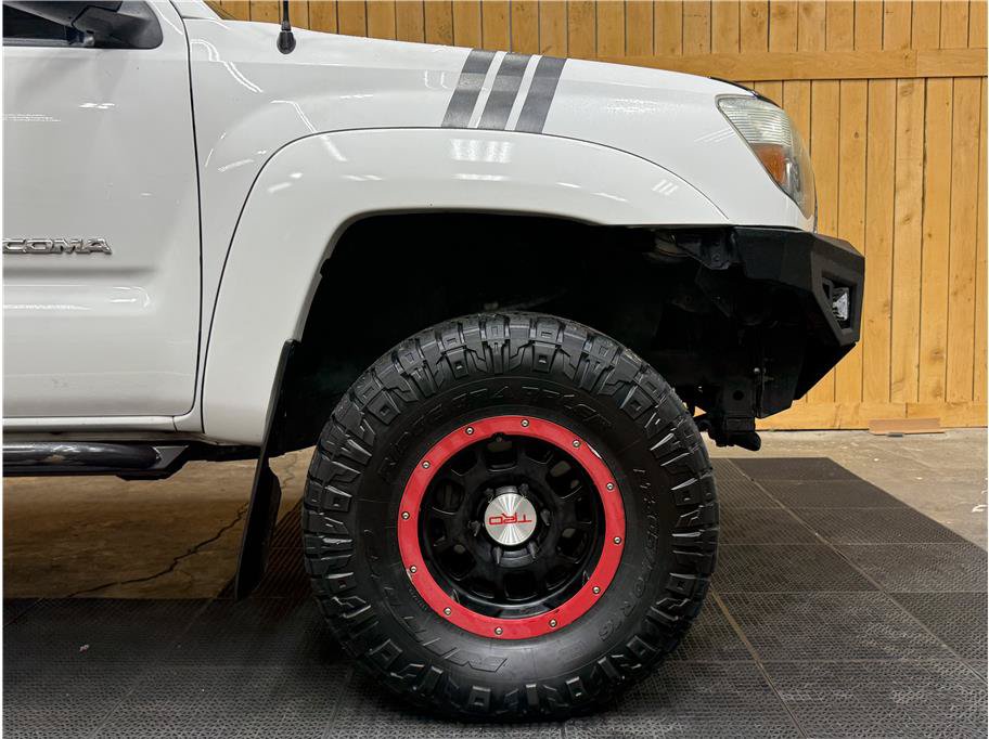 Used 2011 Toyota Tacoma 4x4 Double Cab w/ TRD Off-Road Pkg w/JBL Audio image 4